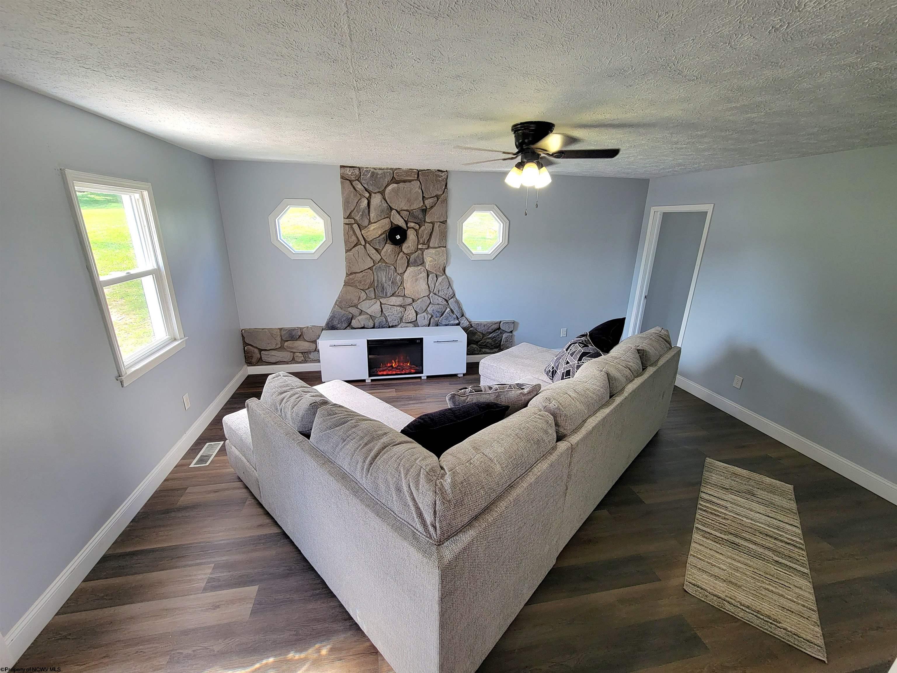 1904 Pleasant Valley Road Fairmont, WV 26554 - Photo 13 of 26 Gallery Image 13