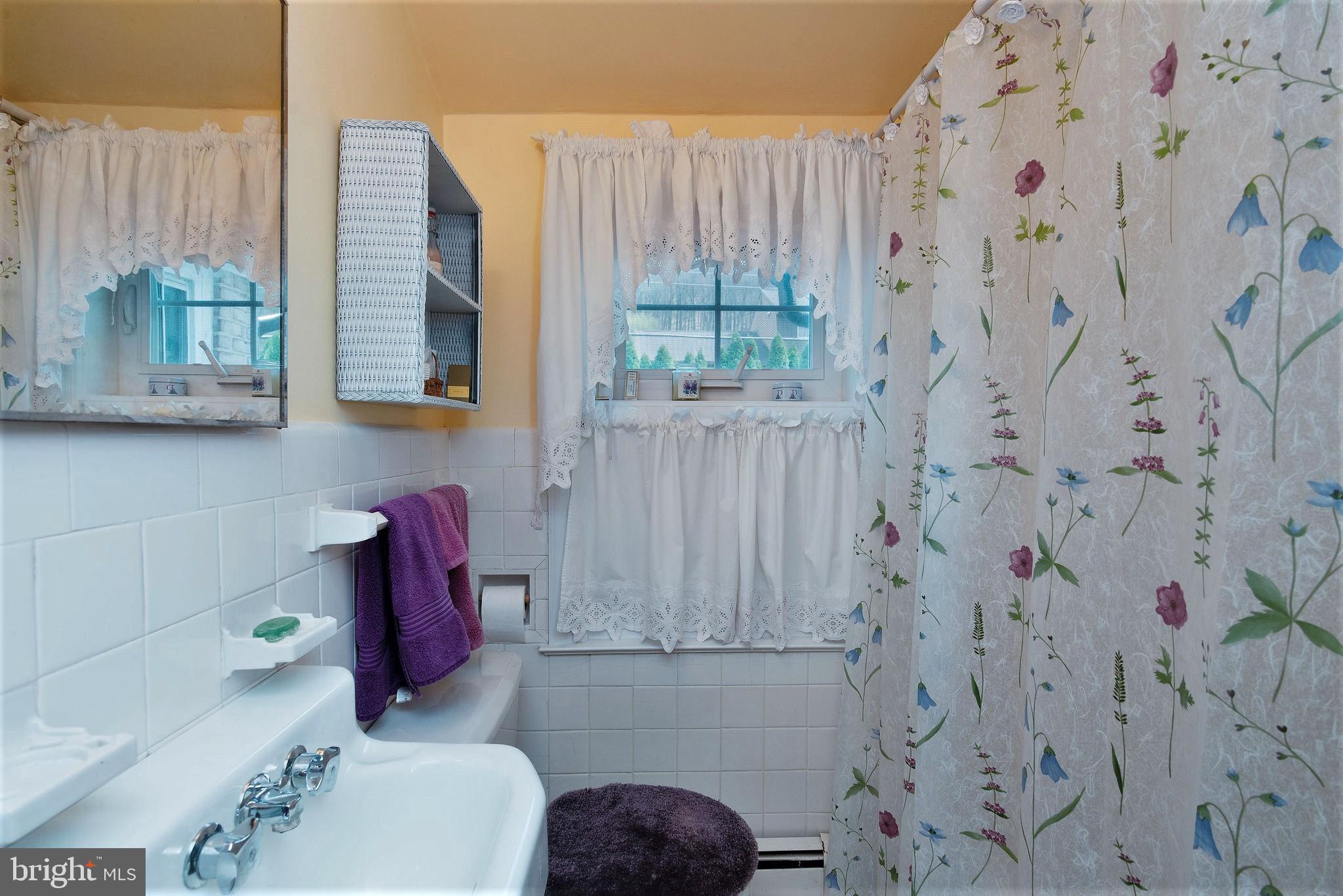 1701 Alsace Road Reading, PA 19604 - Photo 25 of 40 Full Bathroom with Tub & Shower