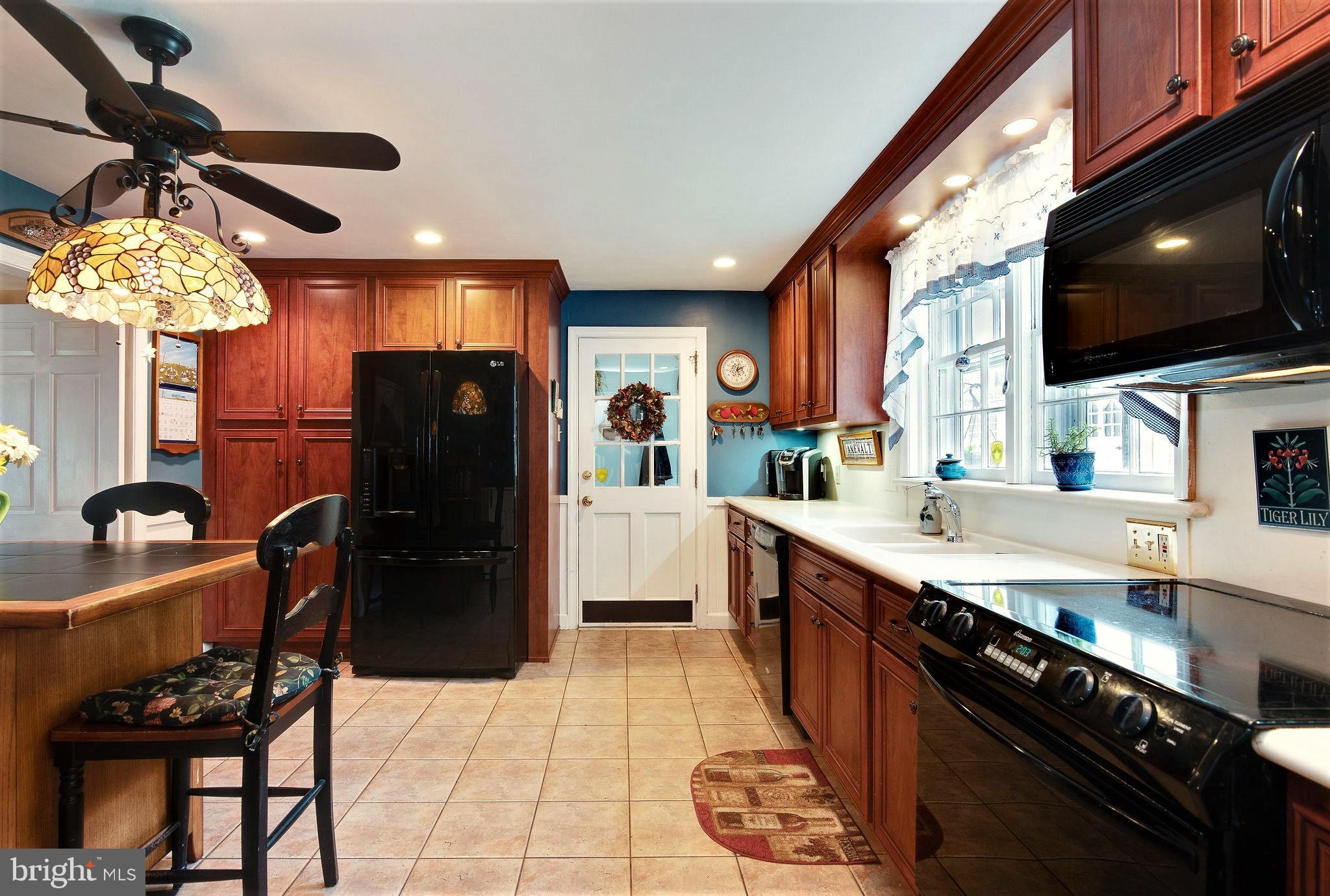 1701 Alsace Road Reading, PA 19604 - Photo 9 of 40 Updated Eat In Kitchen