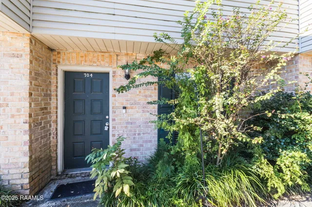 $110,000 | 100 Winchester Drive, Unit 704, Lafayette, LA 70506