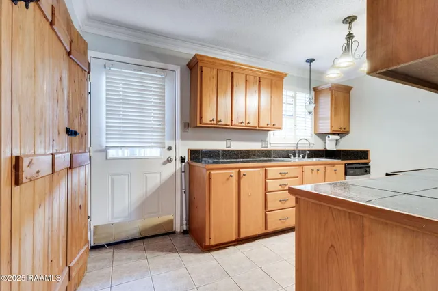 $110,000 | 100 Winchester Drive, Unit 704, Lafayette, LA 70506