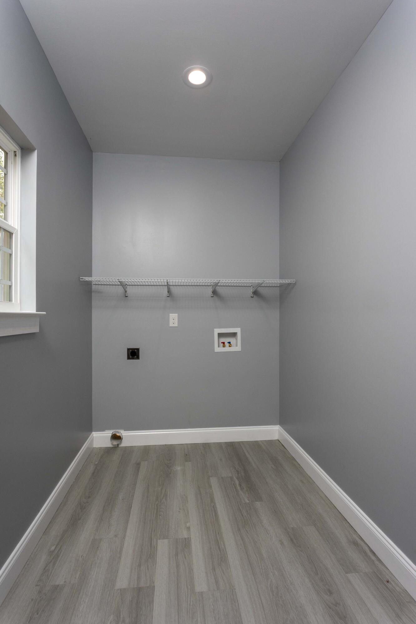 590 Edgewater Street Dayton, TN 37321 - Photo 27 of 31 Laundry