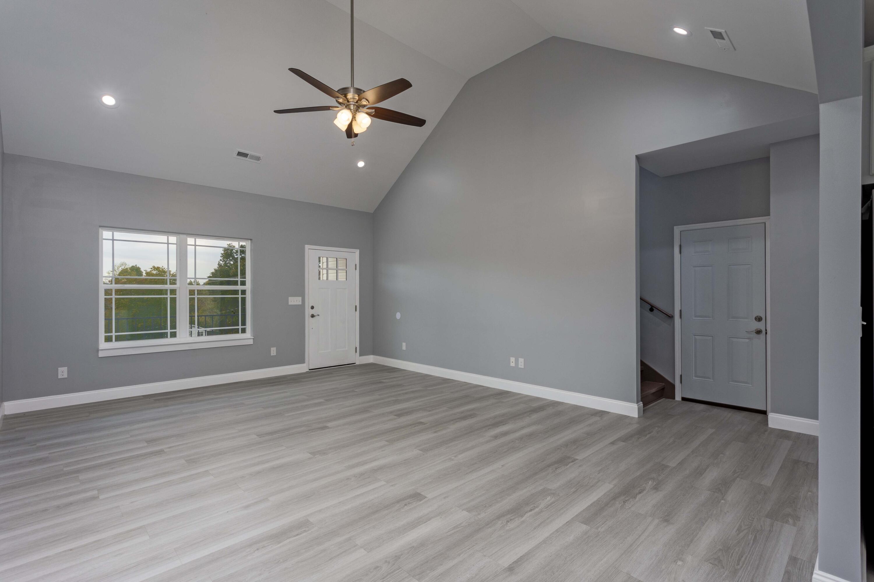 590 Edgewater Street Dayton, TN 37321 - Photo 9 of 31 Living Room