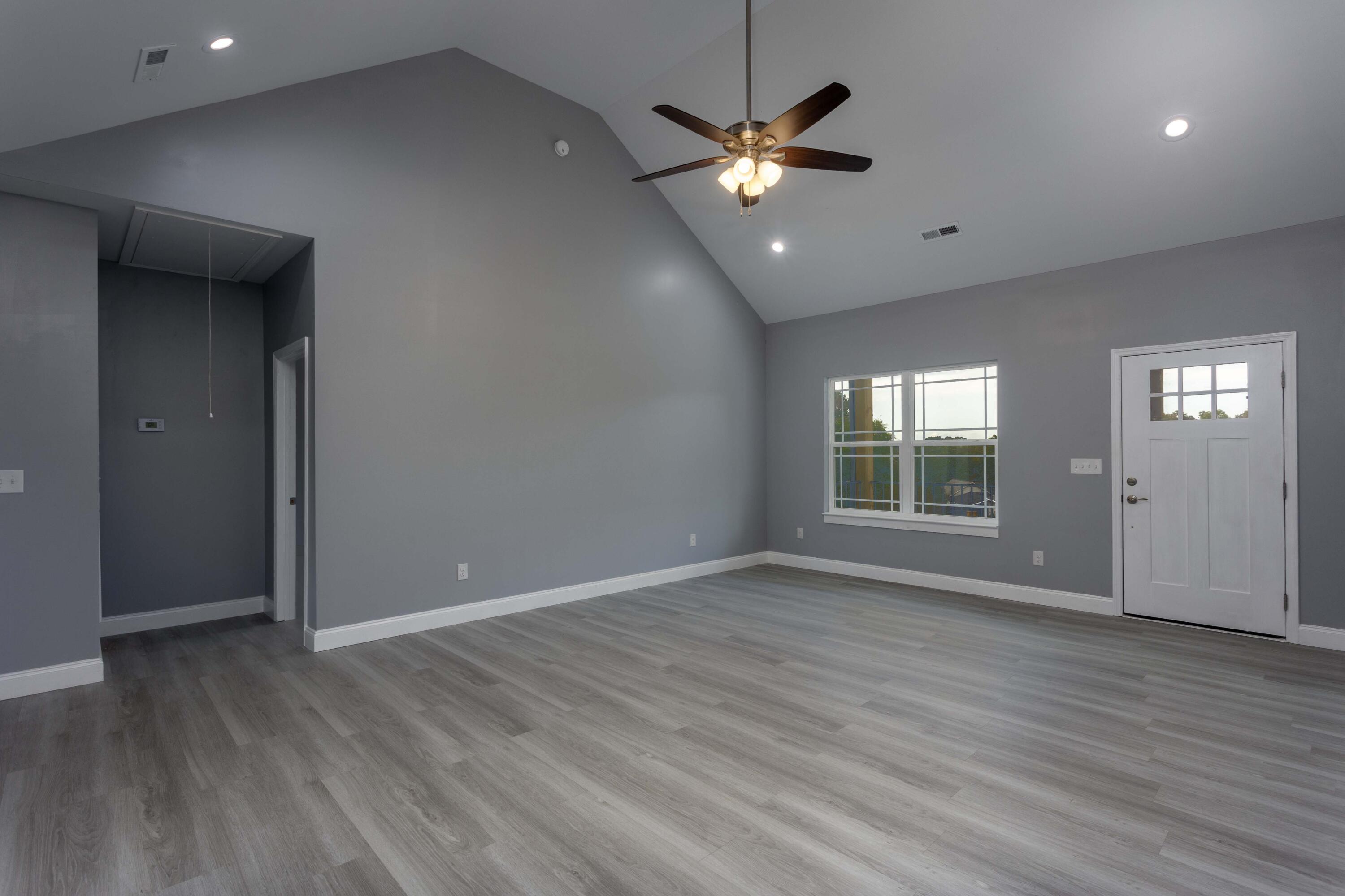 590 Edgewater Street Dayton, TN 37321 - Photo 10 of 31 Living Room