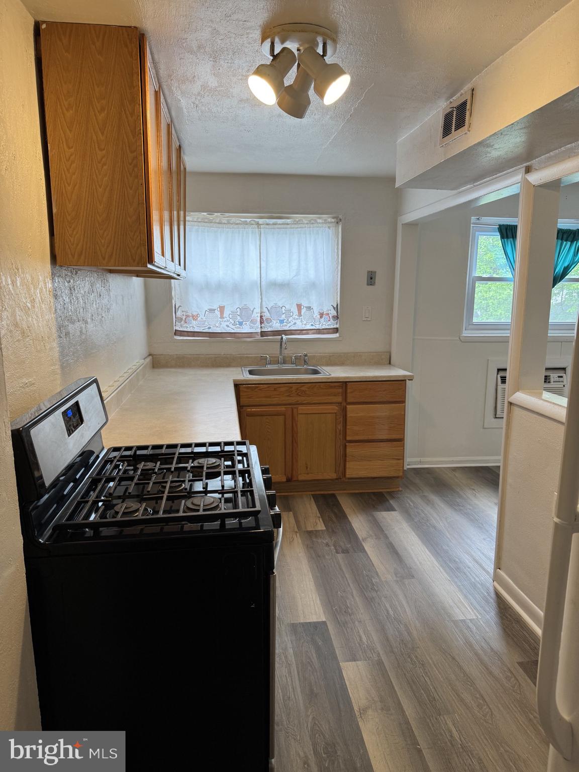 927 Grant Road Folcroft, PA 19032 - Photo 5 of 15 Kitchen