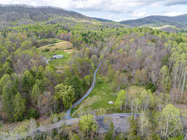 $250,000 | 513 Beadwood Lane, Damascus, VA 24236