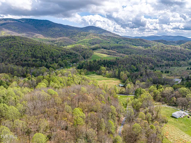 $274,000 | 513 Beadwood Lane, Damascus, VA 24236