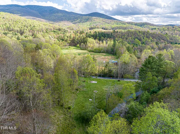 $250,000 | 513 Beadwood Lane, Damascus, VA 24236