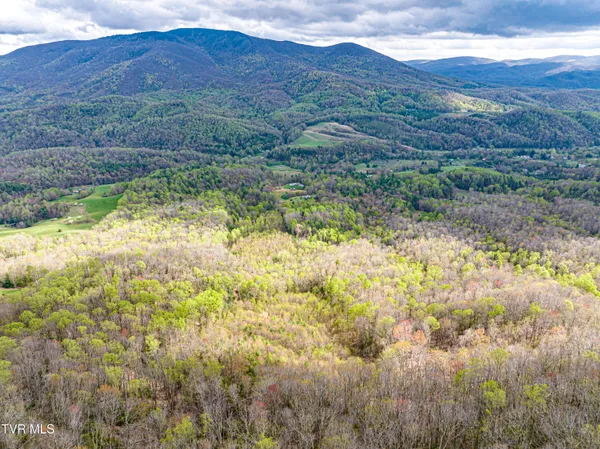 $250,000 | 513 Beadwood Lane, Damascus, VA 24236