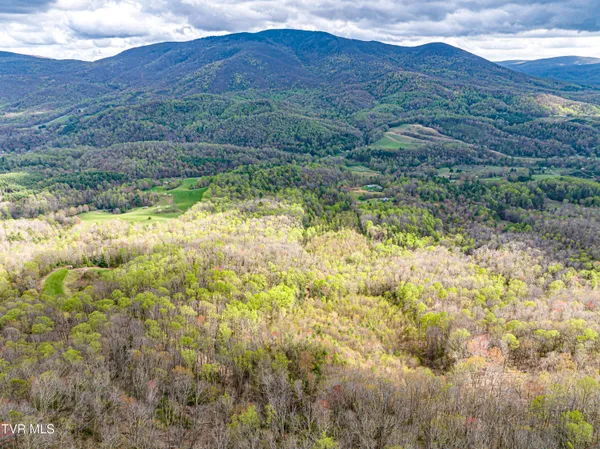 $250,000 | 513 Beadwood Lane, Damascus, VA 24236