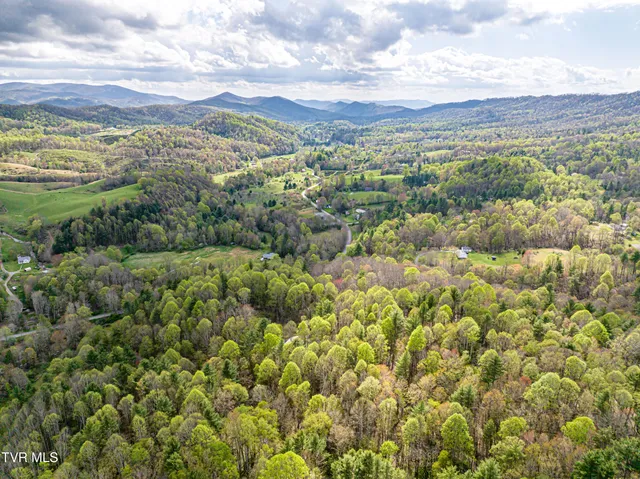 $274,000 | 513 Beadwood Lane, Damascus, VA 24236