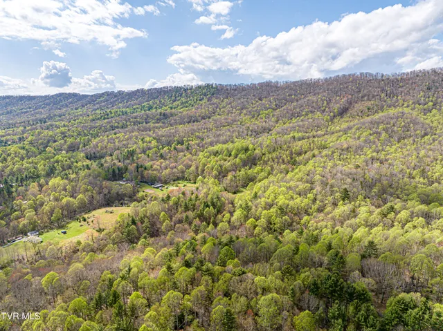 $274,000 | 513 Beadwood Lane, Damascus, VA 24236