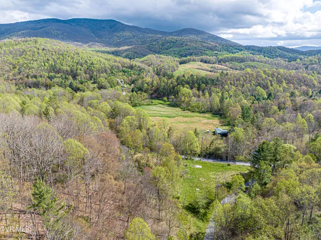 $274,000 | 513 Beadwood Lane, Damascus, VA 24236