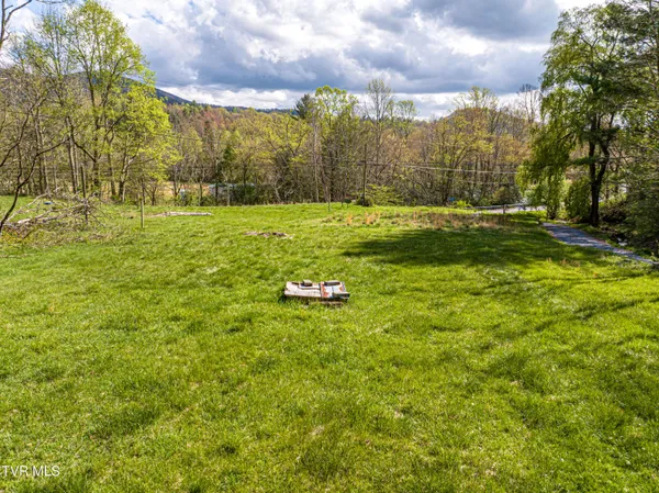 $250,000 | 513 Beadwood Lane, Damascus, VA 24236