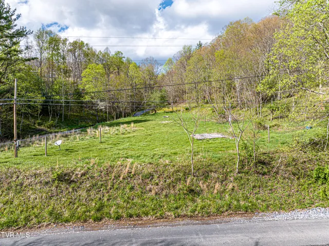 $274,000 | 513 Beadwood Lane, Damascus, VA 24236