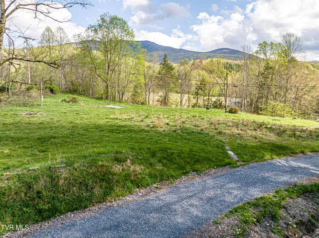 $274,000 | 513 Beadwood Lane, Damascus, VA 24236