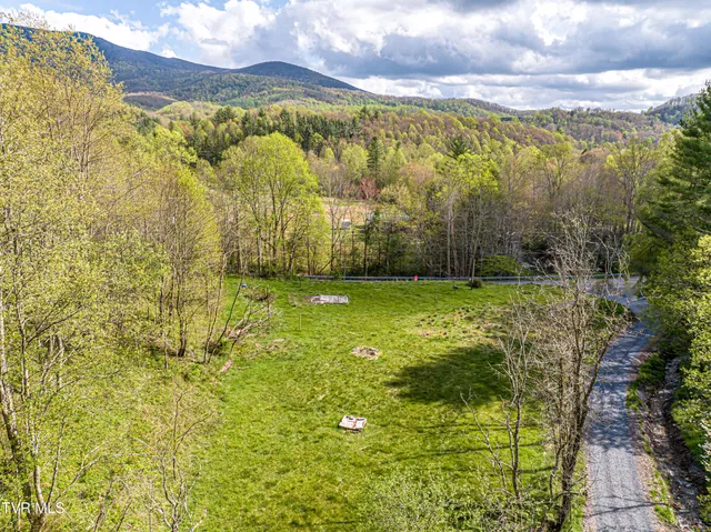 $274,000 | 513 Beadwood Lane, Damascus, VA 24236