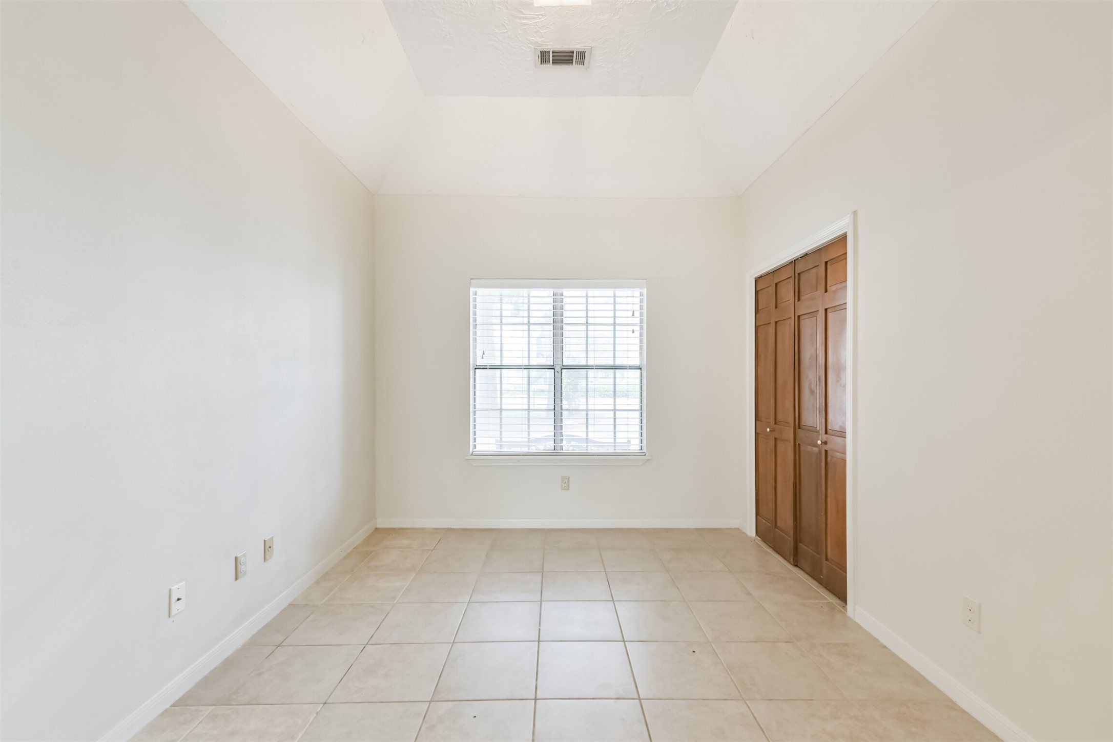 13626 Cedar Point Drive Cypress, TX 77429 - Photo 14 of 34 an empty room with windows