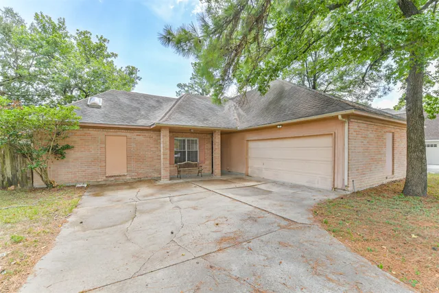 a view of a house with a yard and garage