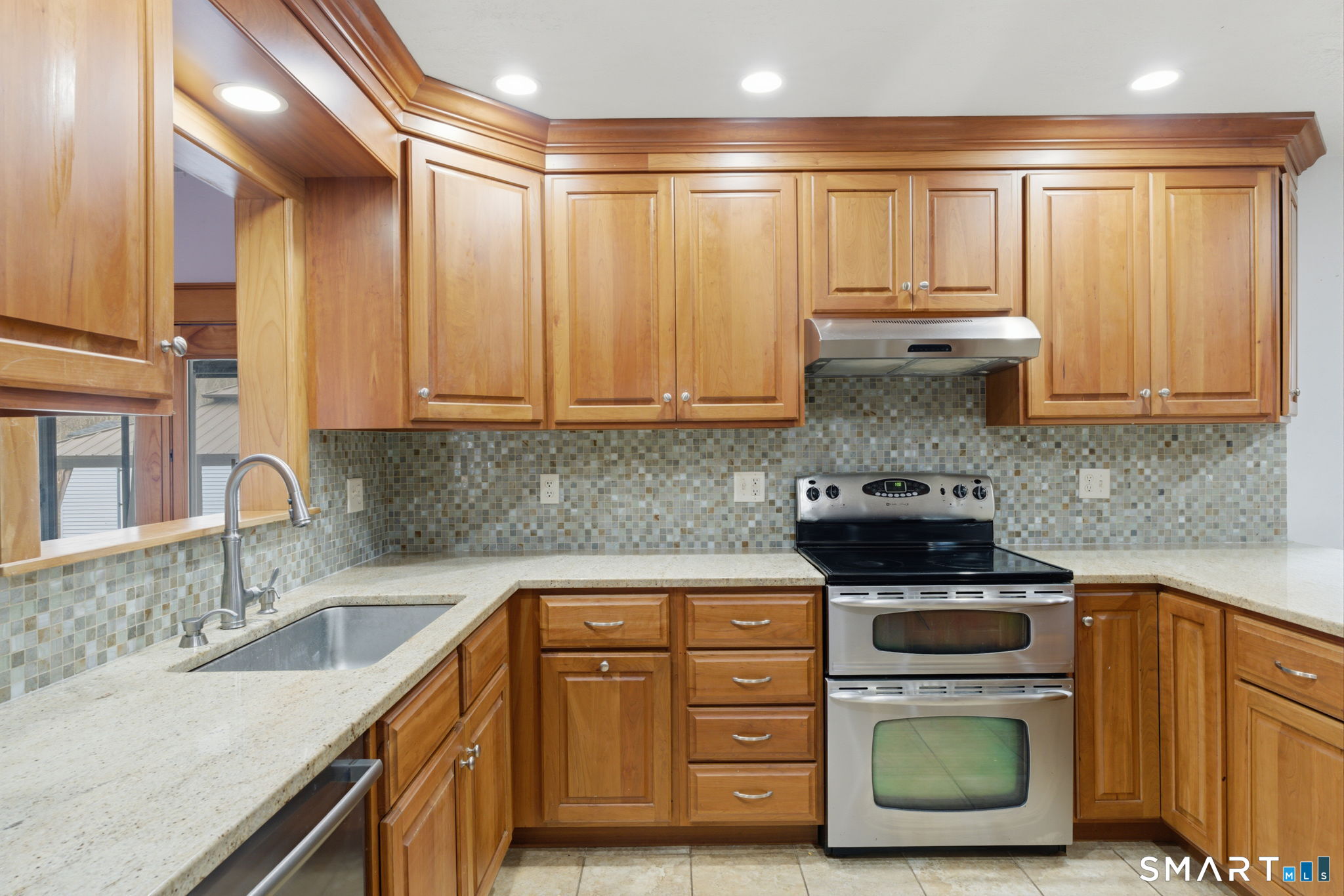 89 Anne Road Southington, CT 06479 - Photo 8 of 40