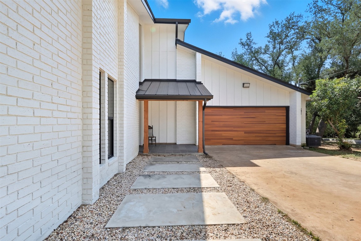 a view of a backyard of the house