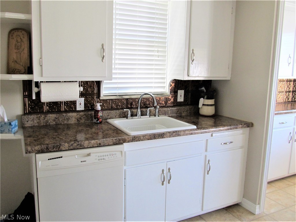 4149 Stilmore Road Cleveland, OH 44121 - Photo 7 of 25 Kitchen