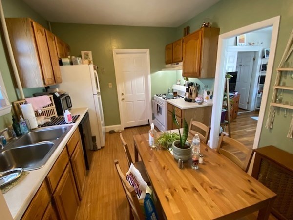 16 Reed Avenue Everett, MA 02149 - Photo 13 of 30 Gallery Image 13
