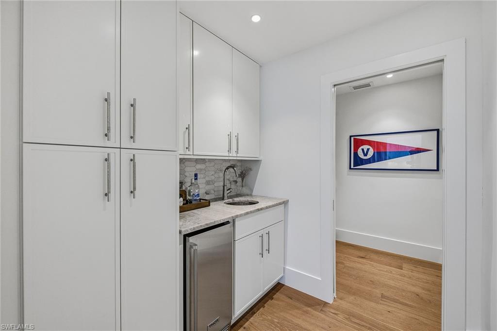 625 Bridge Way Lane Naples, FL 34108 - Photo 9 of 27