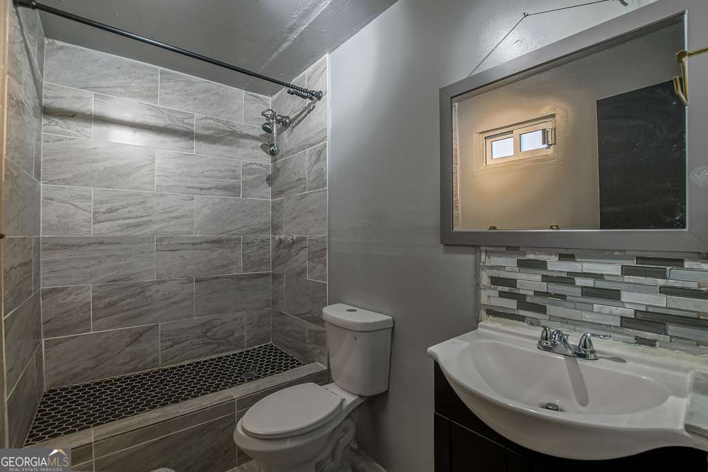 336 Shenandoah Circle Winder, GA 30680 - Photo 30 of 38 a bathroom with a sink a toilet and shower