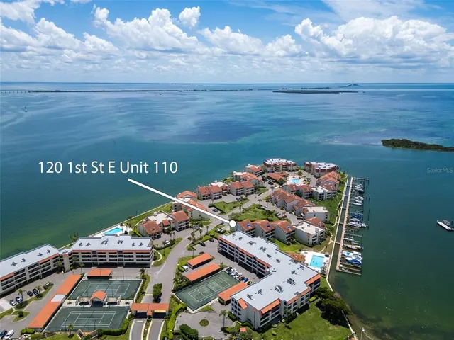 a view of a tennis court