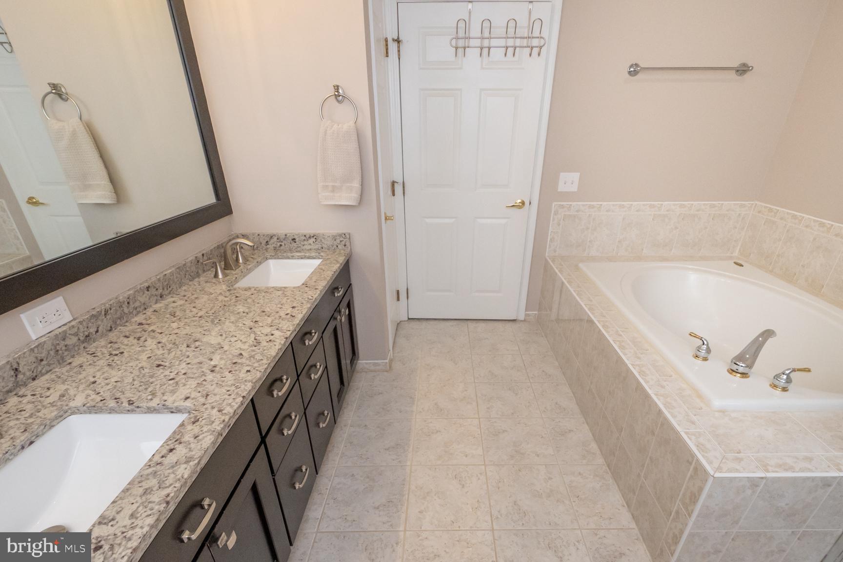 314 Watkins Road Pennington, NJ 08534 - Photo 41 of 57 Primary Suite Bath