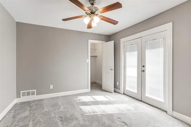 an empty room with fan and a ceiling fan