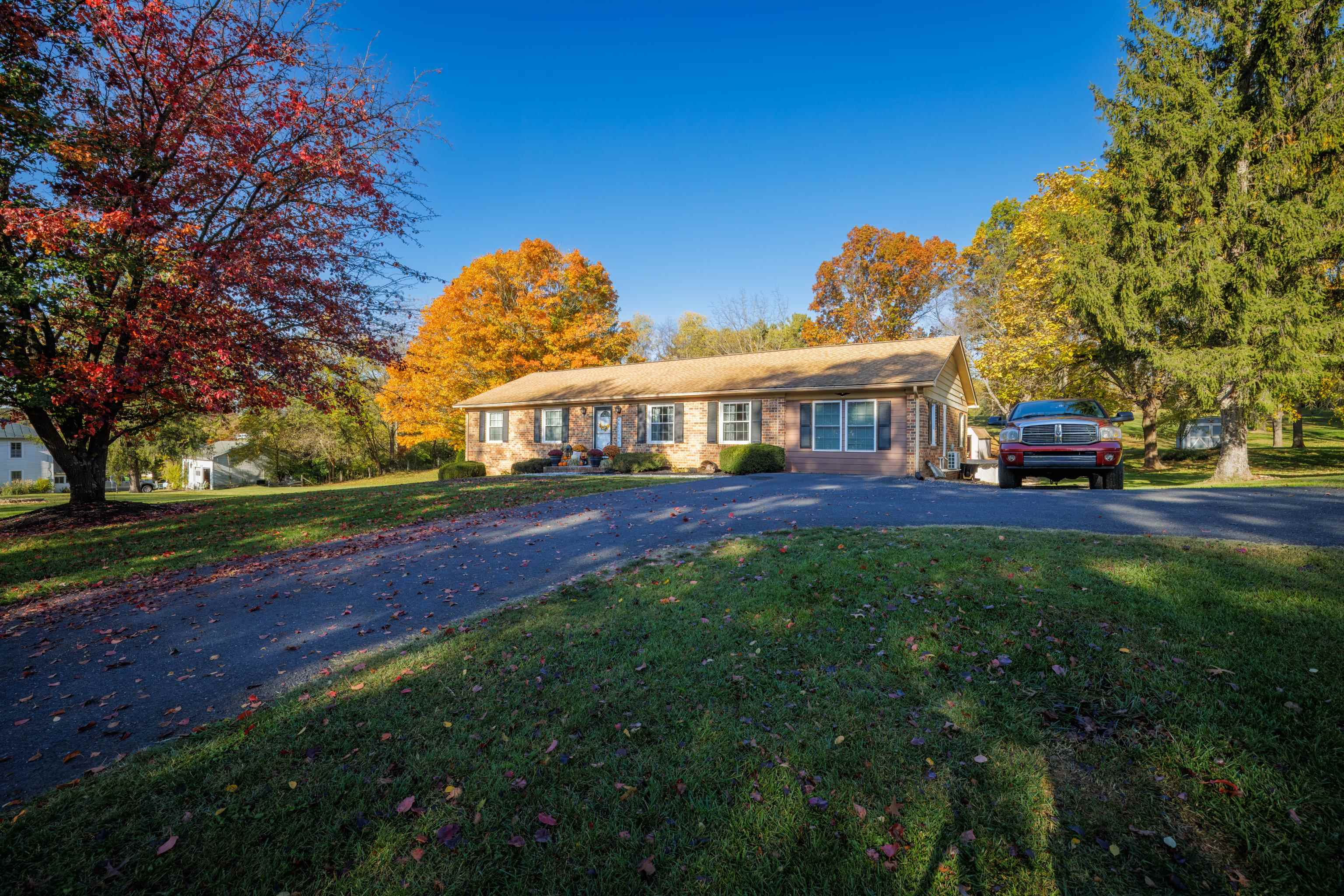 114 Berry Farm Road Staunton, VA 24401 - Photo 4 of 54 Gallery Image 4
