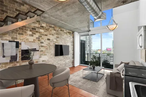 $405,000 | 690 Southwest 1st Court, Unit 1213, Miami, FL 33130