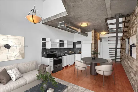 $405,000 | 690 Southwest 1st Court, Unit 1213, Miami, FL 33130