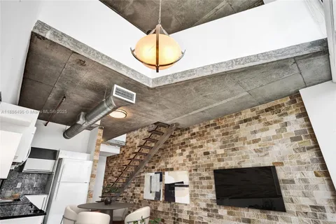 $405,000 | 690 Southwest 1st Court, Unit 1213, Miami, FL 33130