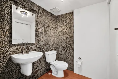 $405,000 | 690 Southwest 1st Court, Unit 1213, Miami, FL 33130