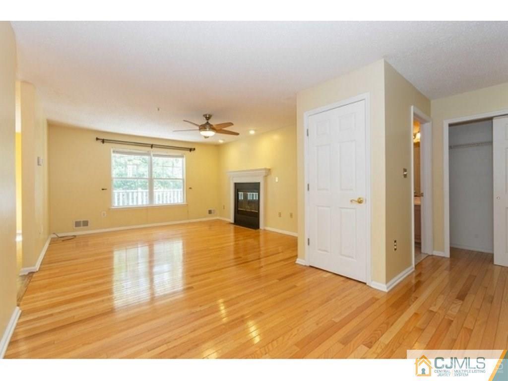 73 Prestwick Way Edison, NJ 08820 - Photo 3 of 6 Gallery Image 3