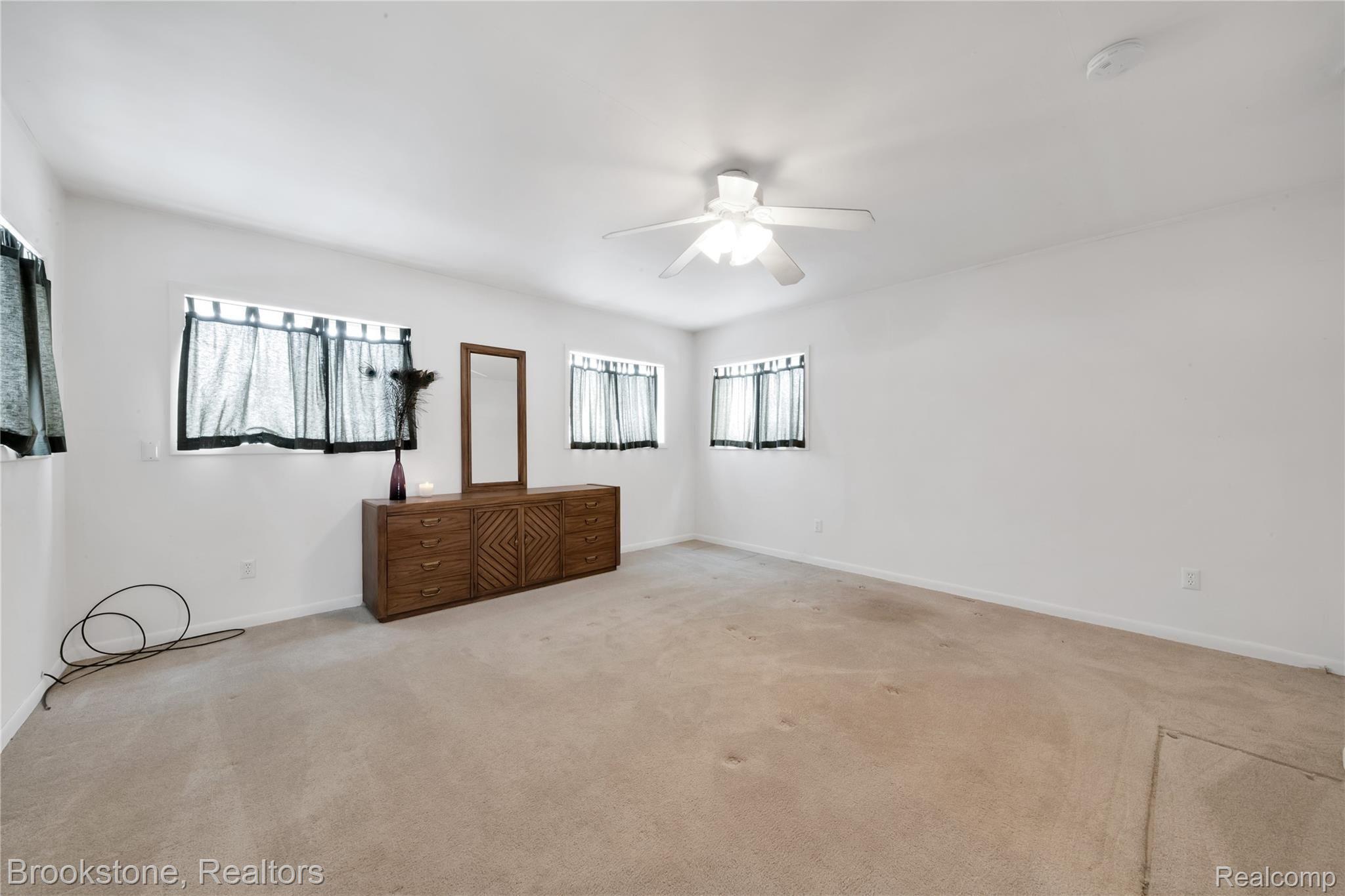 2190 Vernier Road Grosse Pointe, MI 48236 - Photo 19 of 43 2190 Vernier - HD Drone Photography-21.jpg