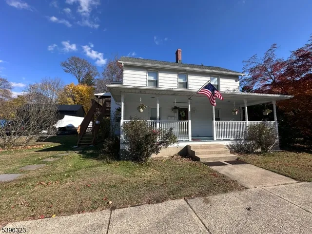a view of a house with backyard and porch