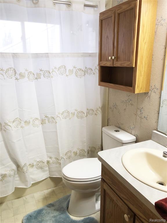 20010 Rensellor Street Livonia, MI 48152 - Photo 9 of 11 Gallery Image 9