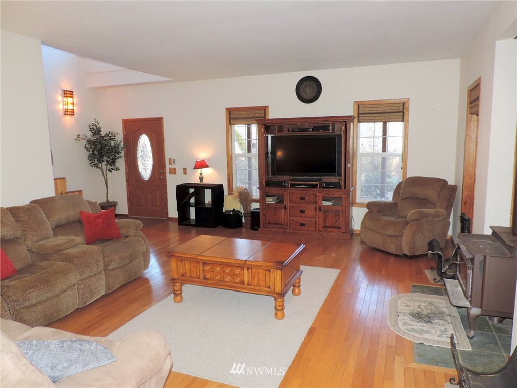 21703 Grunenfelder Road Southwest Centralia, WA 98531 - Photo 7 of 22