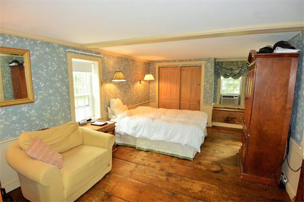 336 Chace Street Clinton, MA 01510 - Photo 13 of 26
