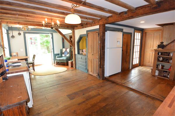 336 Chace Street Clinton, MA 01510 - Photo 6 of 26