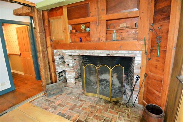 336 Chace Street Clinton, MA 01510 - Photo 8 of 26