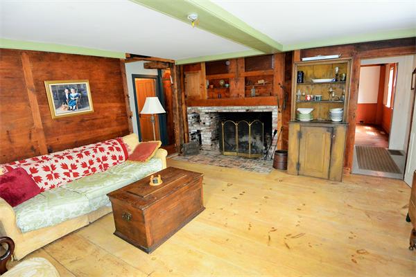 336 Chace Street Clinton, MA 01510 - Photo 9 of 26