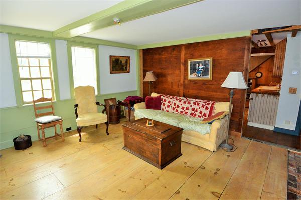 336 Chace Street Clinton, MA 01510 - Photo 10 of 26