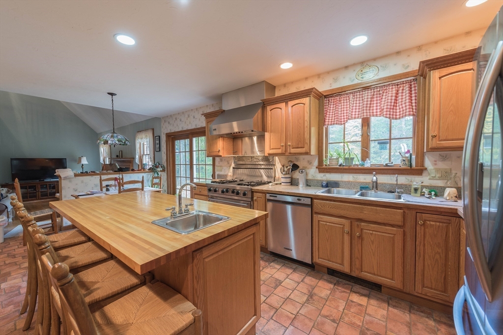97 Tucker Road West Brookfield, MA 01585 - Photo 12 of 41