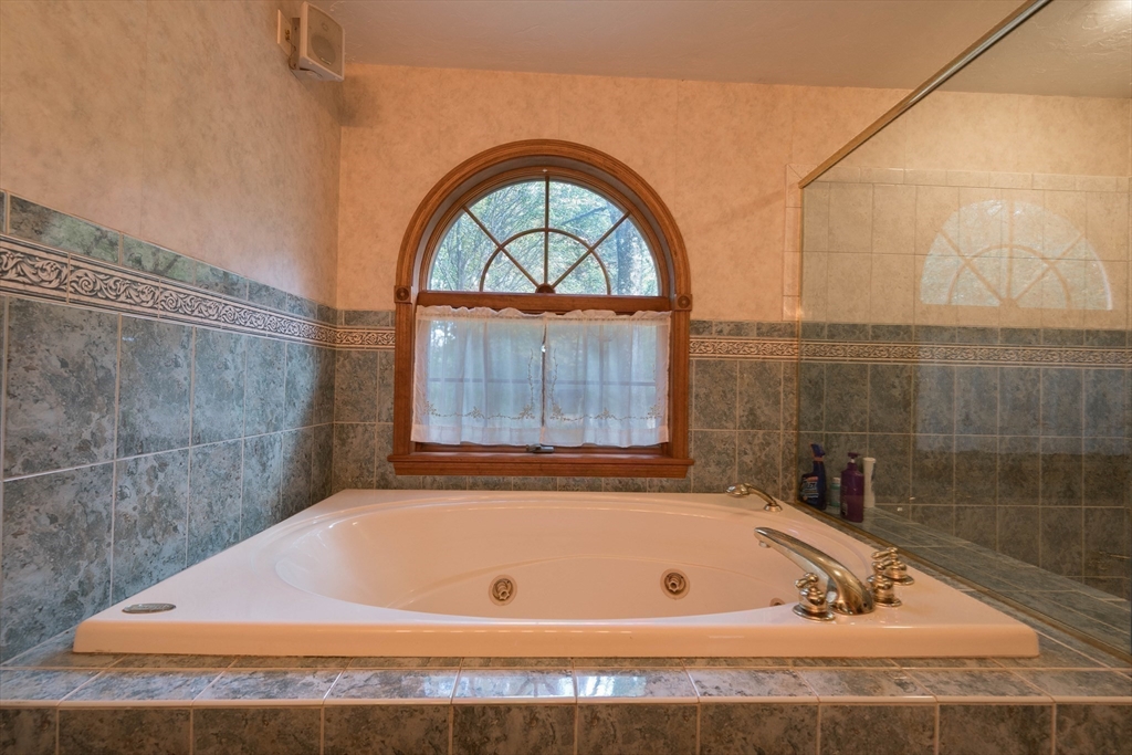 97 Tucker Road West Brookfield, MA 01585 - Photo 23 of 41