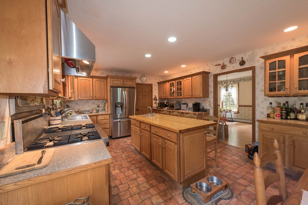 97 Tucker Road West Brookfield, MA 01585 - Photo 10 of 41